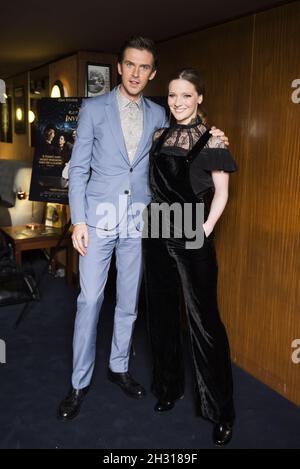 Dan Stevens und Morfydd Clark nehmen an der britischen Premiere des Mannes, der Weihnachten erfunden hat, auf dem Curzon Mayfair in London Teil. Bilddatum: Donnerstag, 23. November 2017. Bildnachweis sollte lauten: David Jensen/EMPICS Entertainment Stockfoto