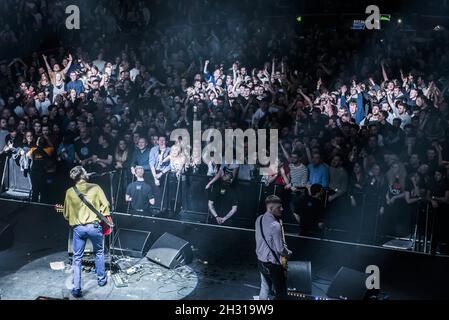 Die Courteeners auf der Bühne während der jährlichen Konzertreihe des Teenage Cancer Trust in der Royal Albert Hall. Bilddatum: Freitag, 23rd. März 2018. Bildnachweis sollte lauten: David Jensen/EMPICS Entertainment Stockfoto