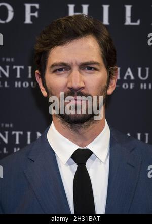 Michiel Huisman nimmt an der Sondervorführung von The Haunting of Hill House in der Welsh Chapel, London, Teil. Bilddatum: Dienstag, 2. Oktober 2018. Bildnachweis sollte lauten: David Jensen/ EMPICS Entertainment Stockfoto