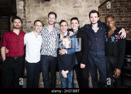 Kyle Soller, Robert Boulter, Hugo Bolton, Matthew Lopez, Josh, Samuel H Levine, Paul Hilton und Syrus Lowe besuchen die Vererbung Presse Tag nach Show Party im Century Club, London. Bilddatum: Samstag, 13. Oktober 2018. Bildnachweis sollte lauten: David Jensen/ EMPICS Entertainment Stockfoto