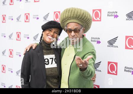 Neneh Cherry und Don Letts kommen bei den Q Awards 2018 im Roundhouse, Camden, London an. Bilddatum: Mittwoch, 17th. Oktober 2018. Bildnachweis sollte lauten: David Jensen/ EMPICS Entertainment Stockfoto