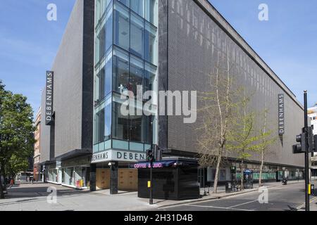 Blick auf den Debenhams-Laden in der Oxford Street, der wegen des Coronavirus-Ausbruchs in London geschlossen ist. Bilddatum: 15. April 2020. Bildnachweis sollte lauten: David Jensen/ EMPICS Entertainment Stockfoto