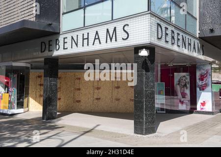 Blick auf den Debenhams-Laden in der Oxford Street, der wegen des Coronavirus-Ausbruchs in London geschlossen ist. Bilddatum: 15. April 2020. Bildnachweis sollte lauten: David Jensen/ EMPICS Entertainment Stockfoto