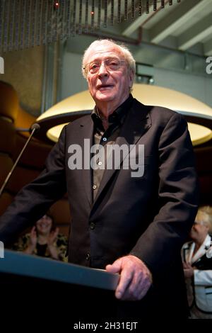 Sir Michael Caine spricht bei der £20 Million Opening of the Gallerien of Modern London im Museum of London, London, 27. Mai 2010. Stockfoto