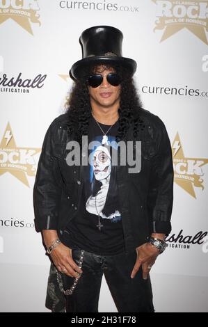 Slash nimmt am 10. November 2010 im Roundhouse, London, an der Classic Rock Roll of Honor, dem von Lesern des Classic Rock Magazine verliehenen Premier Rock Award Großbritanniens, Teil. Stockfoto