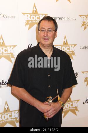 John Jackson mit dem „VIP Award“ bei den Classic Rock Awards im Roundhouse in Camden, London. Stockfoto