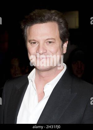 Colin Firth nimmt an der Charity Screening von „The King's Speech“ zur Unterstützung des Michael Palin Zentrums für stammelende Kinder im Curzon Mayfair, London, Teil Stockfoto