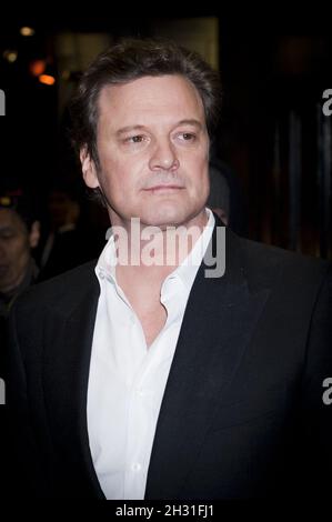 Colin Firth nimmt an der Charity Screening von „The King's Speech“ zur Unterstützung des Michael Palin Zentrums für stammelende Kinder im Curzon Mayfair, London, Teil Stockfoto