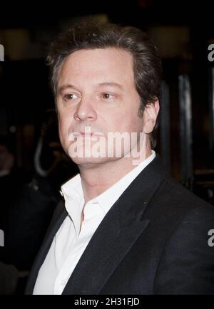 Colin Firth nimmt an der Charity Screening von „The King's Speech“ zur Unterstützung des Michael Palin Zentrums für stammelende Kinder im Curzon Mayfair, London, Teil Stockfoto