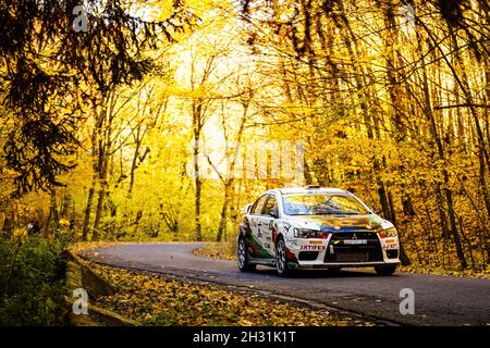 Nyiregyhaza, Ungarn, 24/10/2021, 30 JUHASZ Csaba (HUN), BENCS Zoltan (HUN),Kole Media Center Kft., Mitsubishi Lancer Evo X, Aktion während der FIA ERC Rallye Ungarn 2021, 7. Runde der FIA European Rally Championship 2021, vom 21. Bis 24. Oktober 2021 in Nyiregyhaza, Ungarn - Foto: Bastien Roux/DPPI LiveMedia Stockfoto