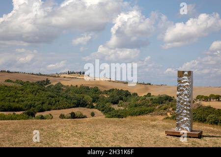 Skulptur in der Nähe der Cappella della Madonna di Vitaleta, Toskana, Italien Stockfoto