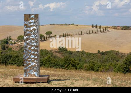 Skulptur in der Nähe der Cappella della Madonna di Vitaleta, Toskana, Italien Stockfoto