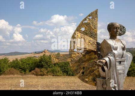 Skulptur in der Nähe der Cappella della Madonna di Vitaleta, Toskana, Italien Stockfoto