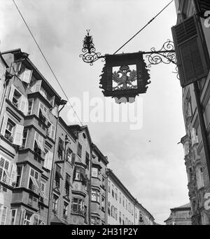 Ein Ausflug nach Innsbruck in Österreich, Deutsches Reich 30er Jahre. Eine Reise nach Innsbruck in Österreich, Deutschland 1930. Stockfoto