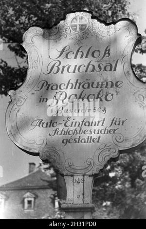 Eingangsschild zum Bruchsaler Schloss, Deutschland 1930er Jahre. Eingang anmelden, um das Bruchsaler Schloss, Deutschland 1930. Stockfoto