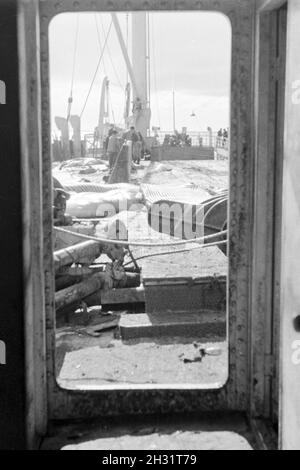 Blick auf das Deck des Fabrikschiffs "Jan Wellem" der deutschen Walfangflotte, 1930er Jahre. Blick auf das Deck des Fabrikschiffs, "Jan Wellem" des Deutschen Walfangflotte, 1930er Jahre. Stockfoto