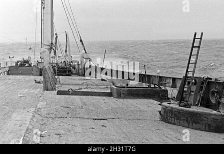 Deck des Fabrikschiffs Walfang "Jan Wellem" der deutschen Walfangflotte, 1930er Jahre. Deck der Fähre "Jan Wellem" des Deutschen Walfangflotte, 1930er Jahre. Stockfoto