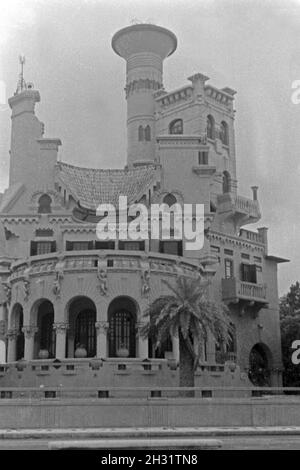 Auf der Heimreise von der Walfischjagd geht die Besatzung des Fabrikschiffs "Jan Wellem 'auf Landgang durch Rio de Janeiro, Brasilien 1930er Jahre. Landgang für die Crew von factory Schiff "Jan Wellem" in Rio de Janeiro, Brasilien 1930. Stockfoto