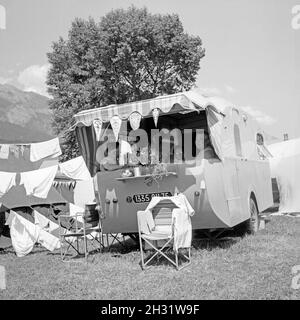 Auf dem Campingplatz, Deutschland 1958. Auf dem Campingplatz, Deutschland 1958. Stockfoto