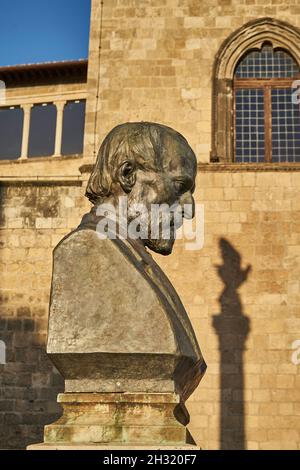 Bühne des Giuseppe Mazzini, italienischer Freiheitskämpfer im 19. Jahrhundert, Piazza Cavour, Altstadt, Tarquinia, Italien Stockfoto