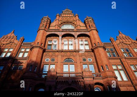 University of Salford, Peel Building, 1896 Entworfen Henry Lord, schöne façade gebaut roten Accrington Ziegel geschnitzten Terrakotta Stockfoto