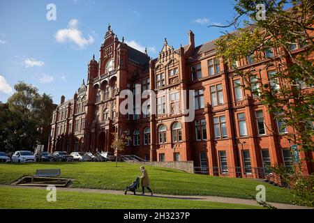 University of Salford, Peel Building, 1896 Entworfen Henry Lord, schöne façade gebaut roten Accrington Ziegel geschnitzten Terrakotta Stockfoto