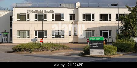 Frontansicht des Nuffield Health Brentwood Hospital, ein gemeinnütziger Wohltätigkeitsanbieter und Gesundheitsdienstleister für private Krankenhauseinrichtungen in England, Großbritannien Stockfoto