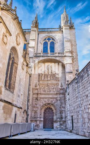 Schöne Aufnahme der historischen Kathedrale von Burgos in Burgos, Spanien Stockfoto