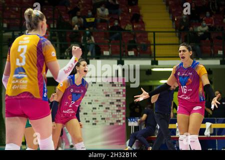 Arena di Monza, Monza (MB), Italien, 24. Oktober 2021, Glück von ALESSIA ORRO (Vero Volley Monza) und Teamkollegen während Vero Volley Monza gegen Igor Go Stockfoto