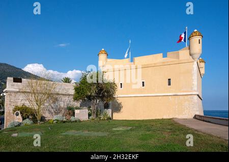 Das Muesum Jean Cocteau (Musée Jean Cocteau) befindet sich in der alten Bastion, an der Grenze zum Mittelmeer in Menton, an der französischen Riviera Stockfoto