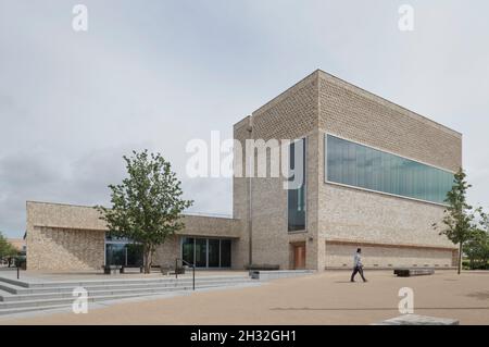 Außenansicht des Story's Field Community Center in Eddington, Cambridge. Entworfen von McInnes Usher McKnight Architects 2018 Stockfoto