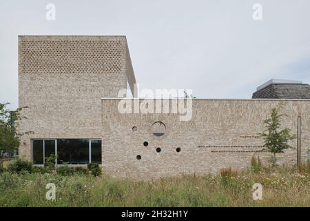 Außenansicht des Story's Field Community Center in Eddington, Cambridge. Entworfen von McInnes Usher McKnight Architects, 2018 Stockfoto