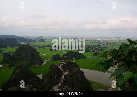 Hohe Aussicht von der Mua Cave Stockfoto