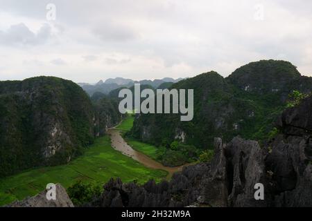 Luftaussicht vom Mau Cave Mountain, Ninh Binh Vietnam Stockfoto