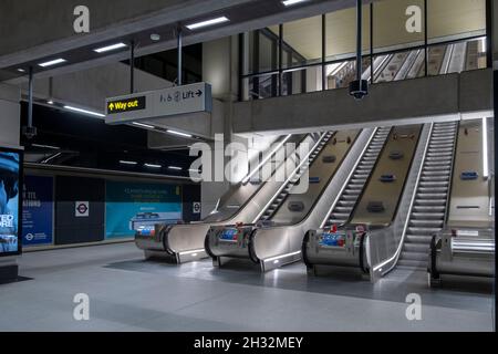 Innenansicht der U-Bahn-Station Nine Elms der Londoner U-Bahn-Linie Northern Line, Großbritannien Stockfoto