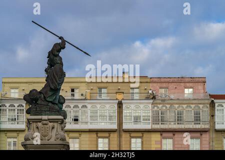 Blick auf die Plaza de Maria Pita in der Stadt A Coruna in Galicien, Spanien Stockfoto