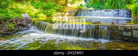 Wasserfälle im Paradiespark Stockfoto