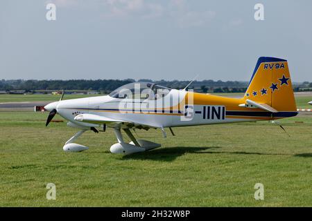 Smart Vans RV-9A parkte am Cotswold Airport in der Nähe von Kemble im Süden Englands Stockfoto