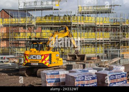 Keepmoat Häuser Bauträger, Entwicklungsphasen der Baustelle. Die Bauherren beginnen mit diesem großen Neubau-Anwesen. Keepmoat Homes bauen über 500 neue Wohnhäuser in Farington, nahe Leyland, Großbritannien Stockfoto