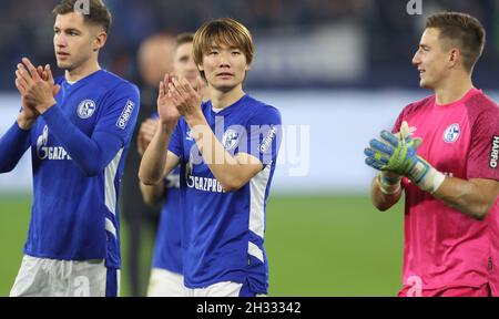 Schalke, Deutschland. 23. Okt, 2021. firo: 23.10.2021 Fuvuball: Fußball: 2. Bundesliga, Saison 2021/2022 FC Schalke 04 - Dynamo Dresden 3-0 Jubilation Ko Itakura Credit: dpa/Alamy Live News Stockfoto