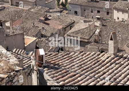 Dächer der mittelalterlichen Stadt Guimera in der Provinz Lleida in Nordspanien Stockfoto