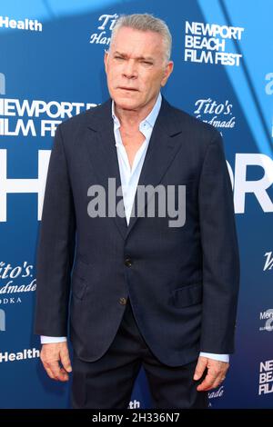 Newport Beach, USA. Okt. 2021. LOS ANGELES - Okt 24: Ray Liotta beim 22. Jährlichen Newport Beach Film Festival präsentiert Festival Honours & Variety's 10 Schauspieler, die am 24. Oktober 2021 im Balboa Bay Club in Newport Beach, CA, zu sehen sind (Foto von Katrina Jordan/Sipa USA) Quelle: SIPA USA/Alamy Live News Stockfoto