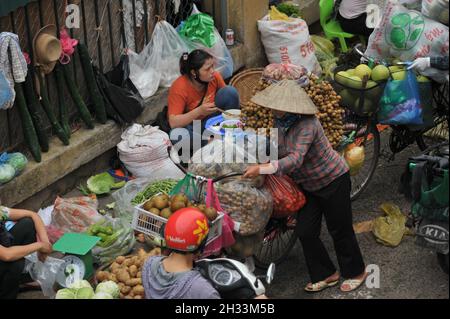 Long Bien lokaler Markt Stockfoto