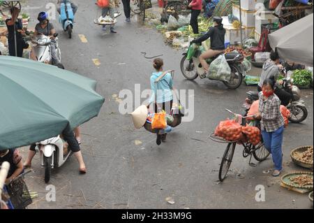 Long Bien lokaler Markt Stockfoto