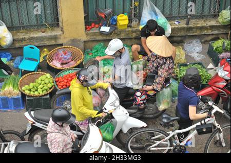 Long Bien lokaler Markt Stockfoto