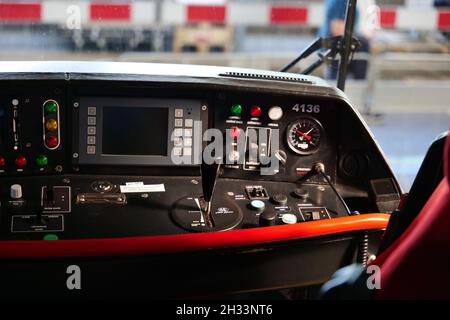 Nahaufnahme des Fahrerhauses einer Lokomotive. Stockfoto