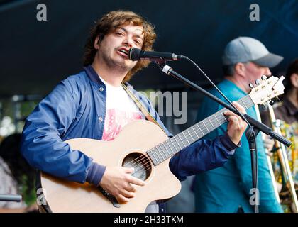 Holen Sie sich Cape Wear Cape Fly, Garden Gathering, Leigh-on-Sea, Essex © Clarissa Debenham / Alamy Stockfoto