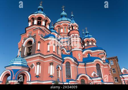 Die farbenfrohe Kasaner Kirche (Kirche unserer Lieben Frau von Kasan) in Irkutsk, Oblast Irkutsk, Russland Stockfoto