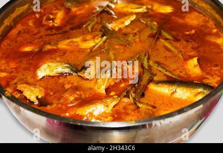 Nahaufnahme Bild Von Kerala Stil Würzige Sardine Oder Chaala Curry In Der Pfanne. Selektiver Fokus Stockfoto