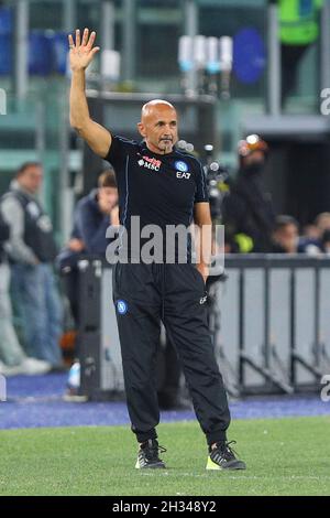 Luciano Spalletti, Cheftrainer von Neapel, begrüßt während des Fußballspiels der italienischen Meisterschaft Serie A zwischen AS Roma und SSC Napoli am 24. Oktober 2021 im Stadio Olimpico in Rom, Italien - Foto: Federico Proietti/DPPI/LiveMedia Stockfoto